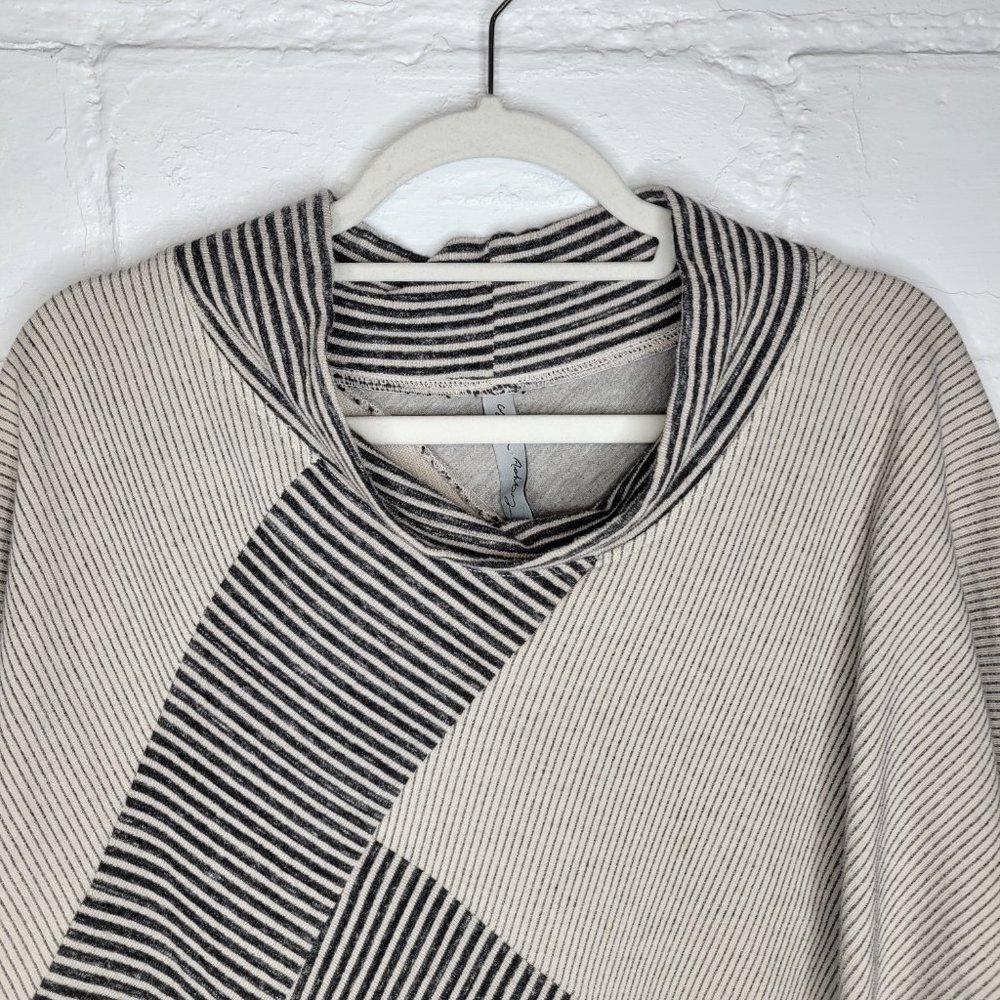 Cynthia Ashby Women's XL Pullover Sweater Tan Gray Asymmetrical Lagenlook - Picture 3 of 6